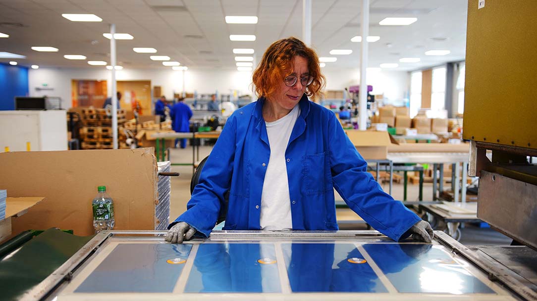 Conditionnement plaque de métal en Esat à Mornant-Rhône