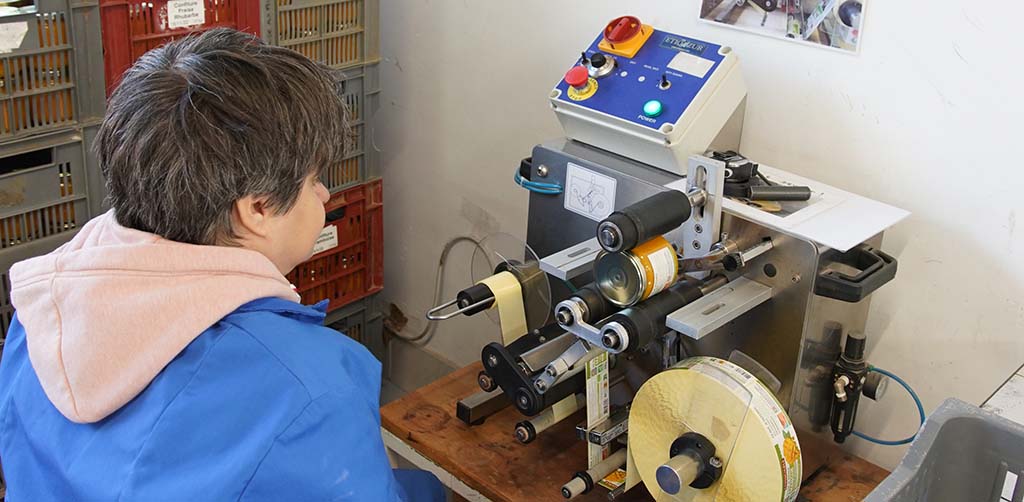 Conditionnement de bocaux en Esat à Meys-Rhône