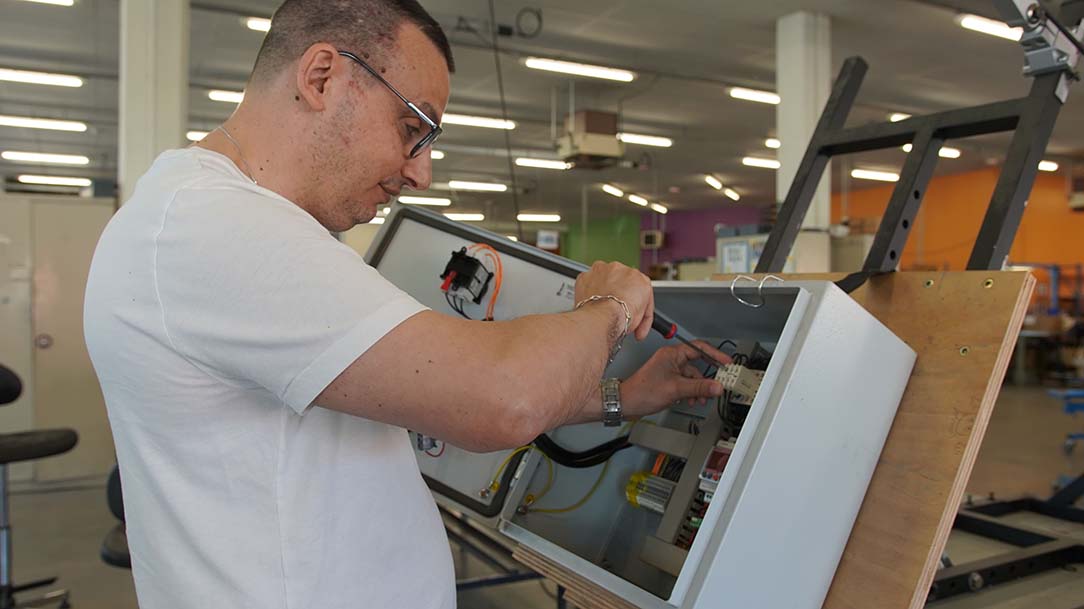 Câblage d'armoire électrique en Esat à Vaulx en Velin-Rhône