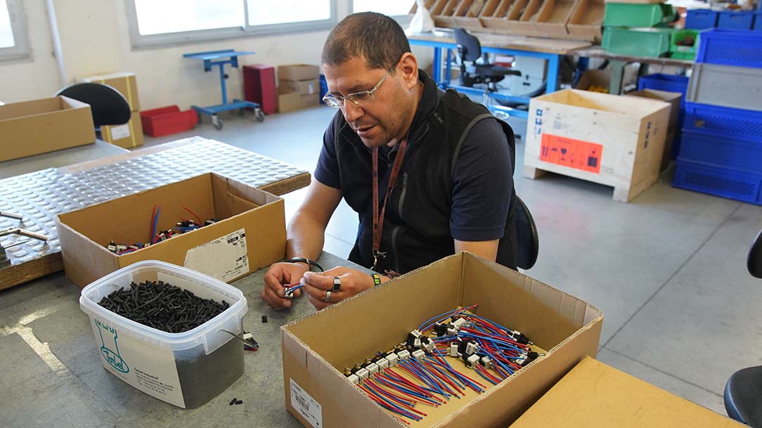 Câblage de fils électriques en Esat à Vaulx en Velin-Rhône