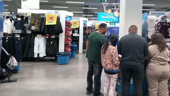 Travailleurs d'ESAT pour mise en rayon chez Décathlon